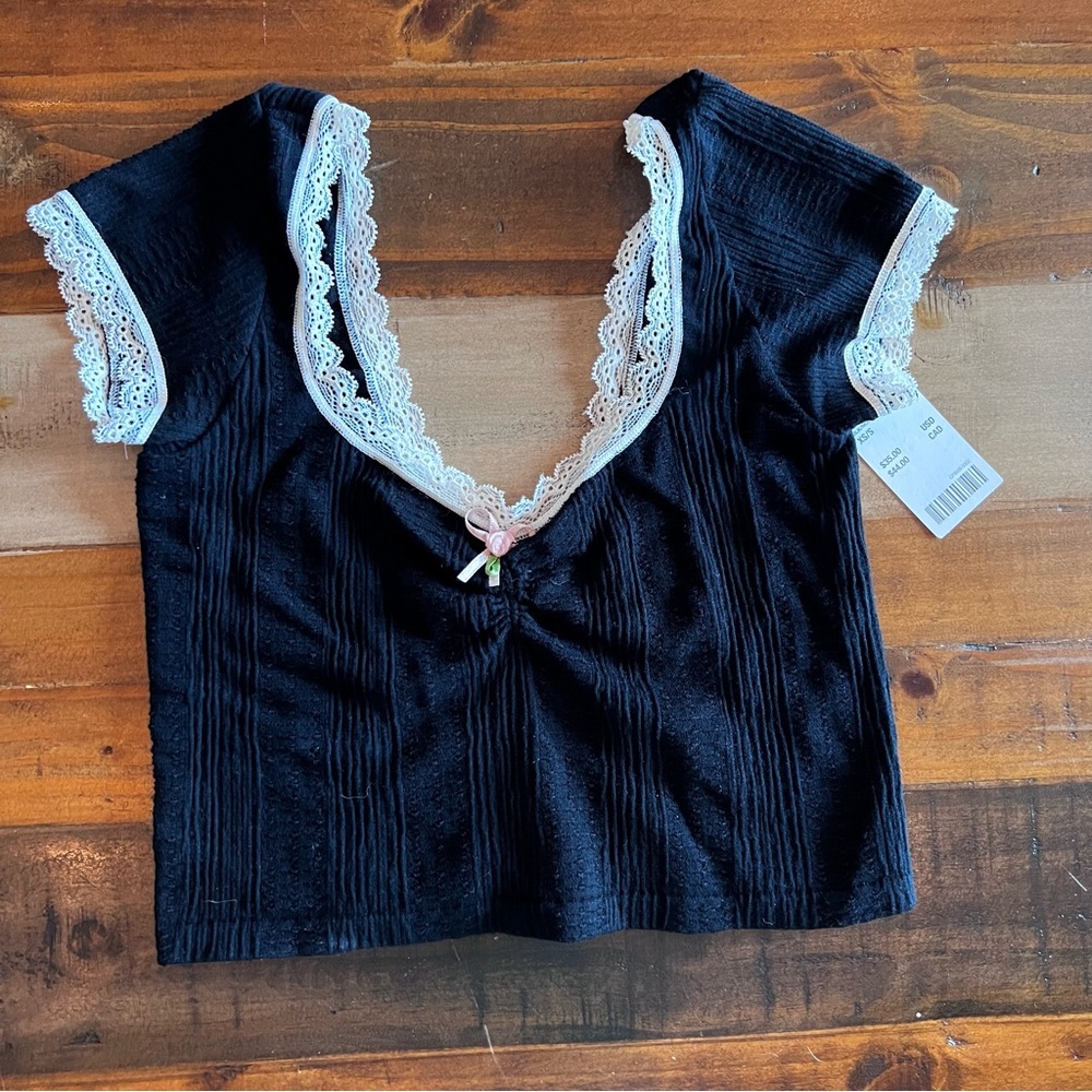 Black crop top size XS/s pink rose bow